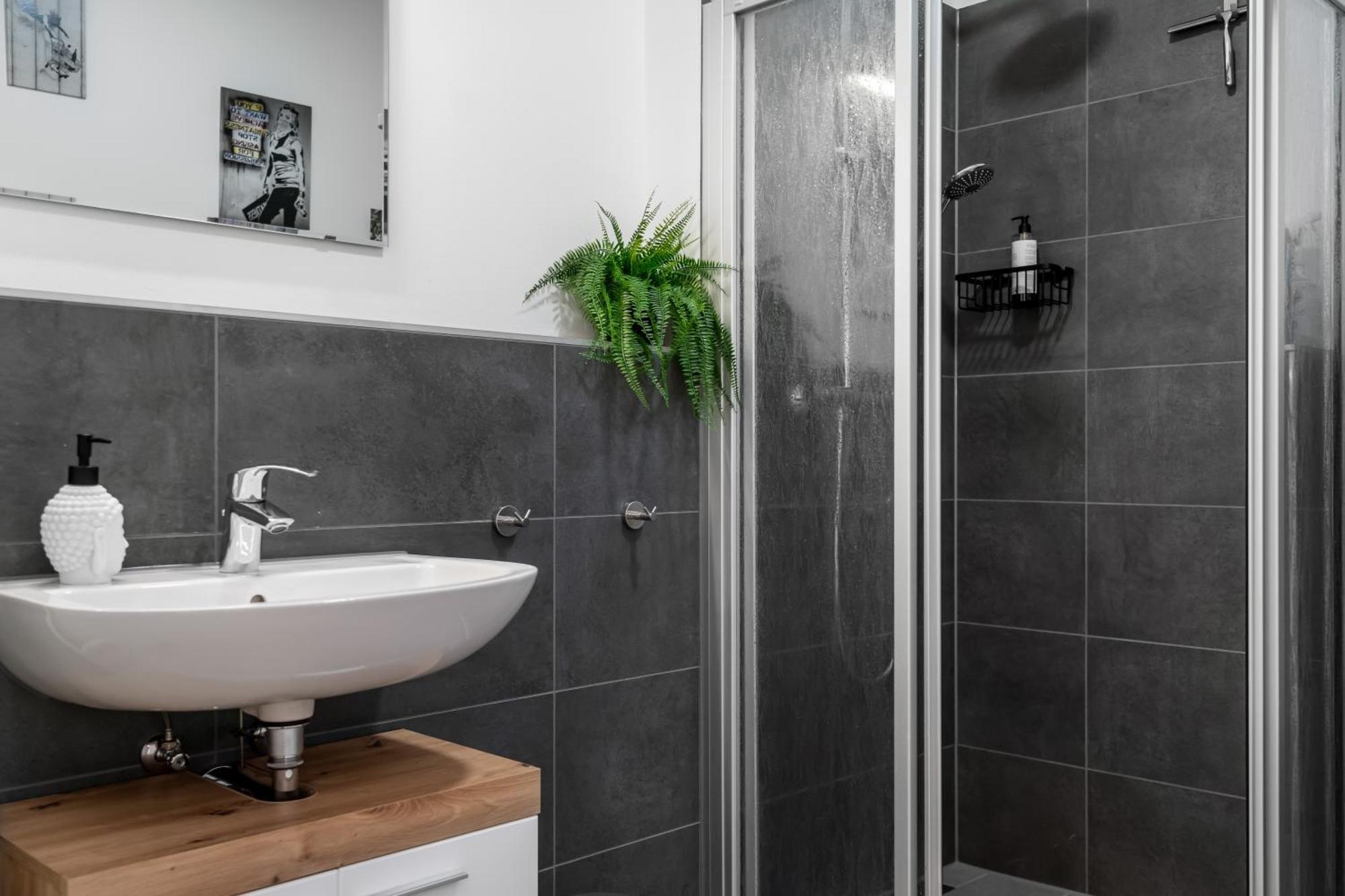 Апартаменты Design Luxus, Vollausstattung, Neubau, 30Min Hbf Leipzig 8, Naehe Flughfaen, Bmw, Dhl, Amazon Шкойдиц Экстерьер фото